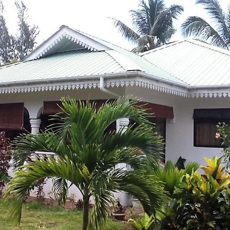 Coco Bay Pensión Anse Volbert Village Exterior foto
