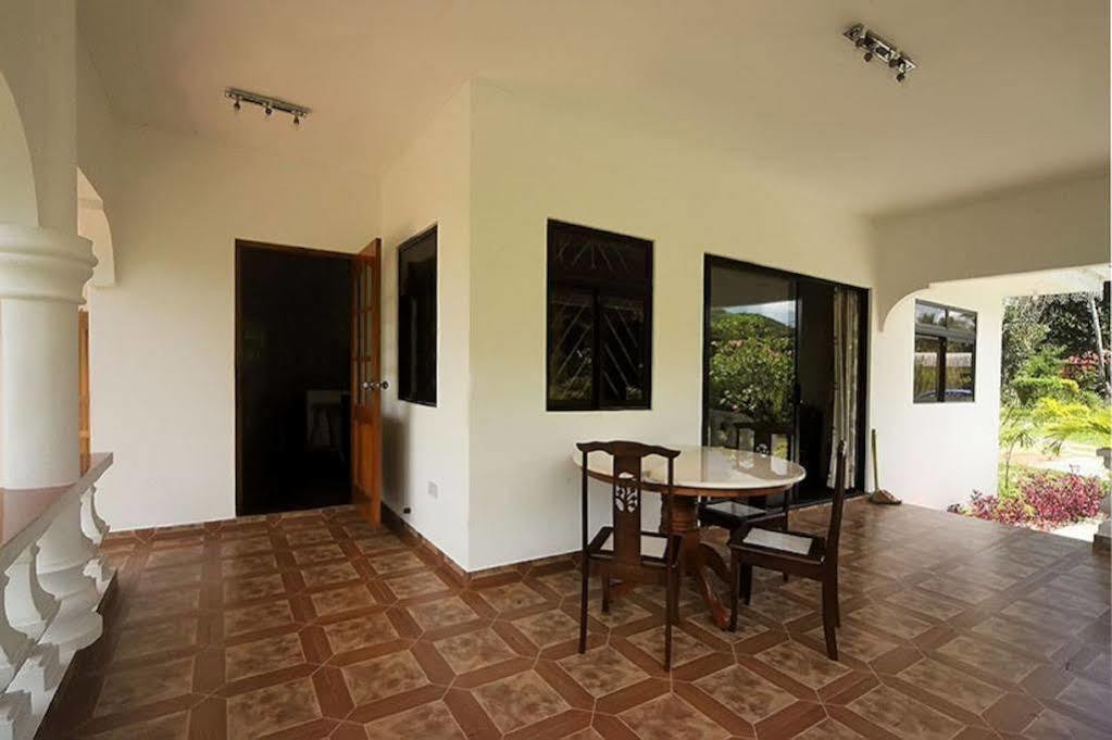 Coco Bay Pensión Anse Volbert Village Exterior foto