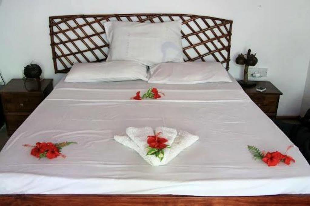 Coco Bay Pensión Anse Volbert Village Exterior foto