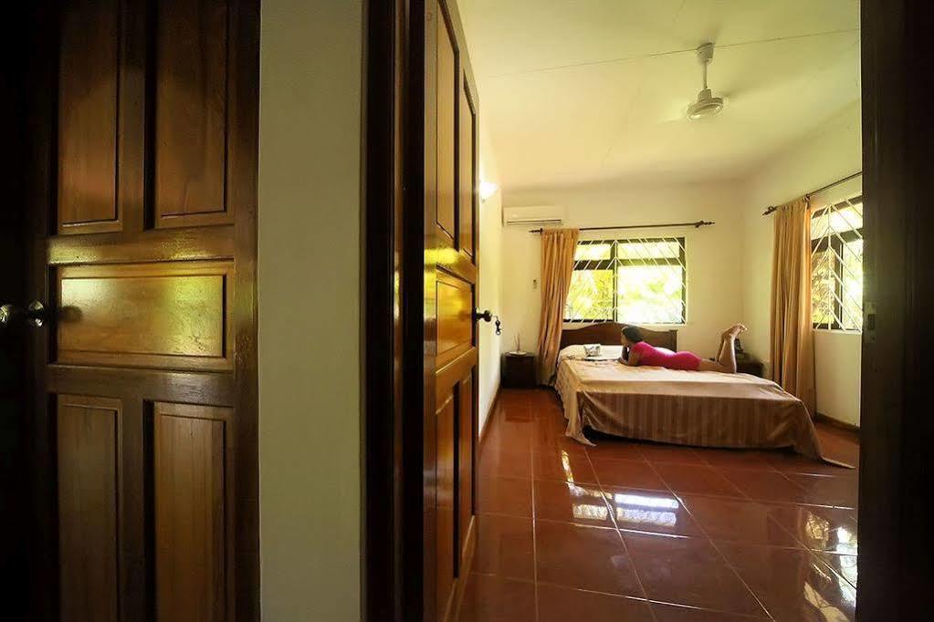 Coco Bay Pensión Anse Volbert Village Exterior foto