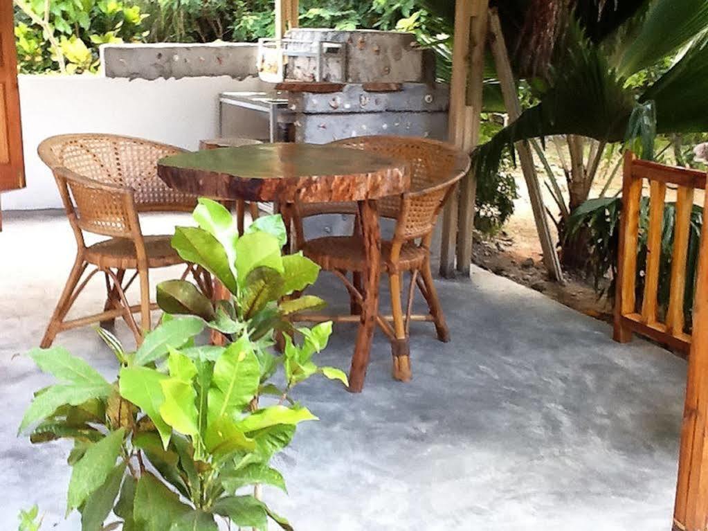 Coco Bay Pensión Anse Volbert Village Exterior foto